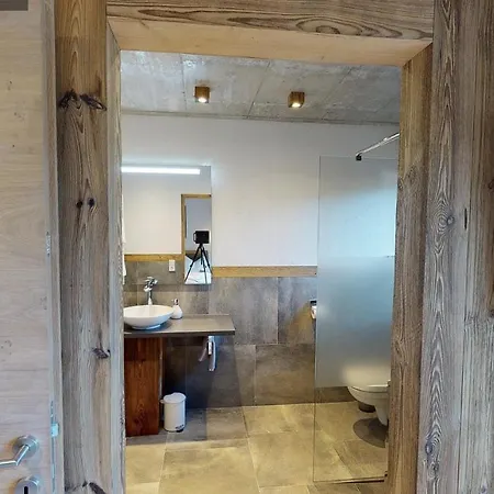 Hauser * Цель-ам-Циллер