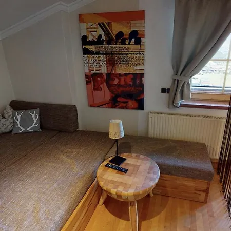 Hauser * Цель-ам-Циллер